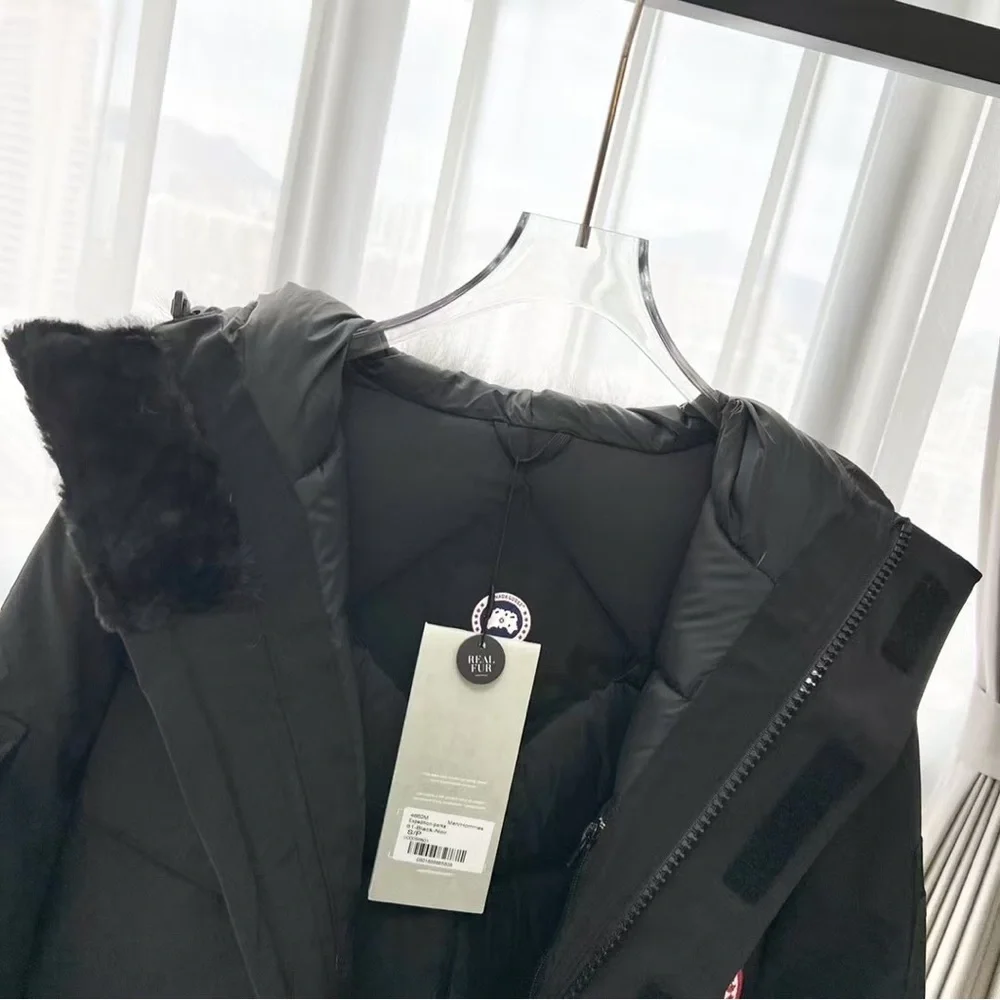 Canada Goose Men's Coat，Very comfortable to wear